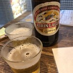 炙処 火ノ膳 - まずは中瓶で乾杯！グラス、小さくて可愛い！