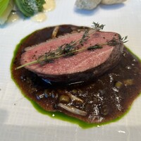 ナベノ-イズム - 鴨の胸肉のステーキ　※見事な焼き加減です。ソースはかなり複雑でタップナードや大徳寺納豆が入った濃厚なソース。やや甘いですがスッキリとした甘さで全く気になりません。美味しい！