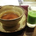 蔓牛 - 〆のお茶と野菜ジュース♪