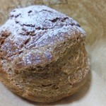 アンファミーユ - シュークリーム    190円。クリームは言うに及ばず、シュー皮の美味さは最強レベル。