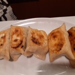 餃子のラスベガス - 豚トロとアスパラの焼き餃子