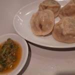餃子のラスベガス - 水餃子とパクチーだれ
