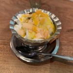 三燈舎 - ココナッツプリン マンゴーソース添え