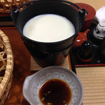 割烹旅館　室町 - 豆乳湯豆腐