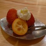 玄斎 - 宮崎金柑たまたまと苺のフロマージュ・フレと生クリームホイップ