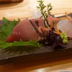 玄斎 - よこわと平目の刺身アップ