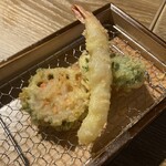 乙こん - 天ぷら: 明太れんこん、海老、烏賊の大葉はさみ揚げ、各270円