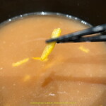 自由が丘 蔭山樓 - スープの底からオレンジピールみっけ♪