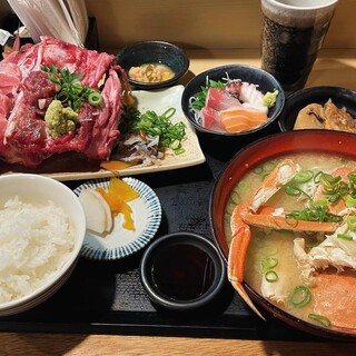 魚の松本 - 料理写真:本まぐろ大トロ定食　カニ汁変更