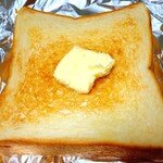 Ｂｒｅａｄ Ｃｒａｆｔ　オオウラ - タカナシ乳業のバターをたっぷり乗せてトーストにしたらすごく美味しいです。