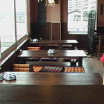 キンカーオ - 木の温かみがある開放的な店内！眺めは絶景ですよ！京都の鴨川が一望できます。