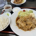 南京亭 - 豚肉の生姜焼き定食 1,070円(税込)