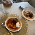 komo CAFE AND BAKE - 苺のブリュレとミニカヌレ