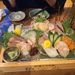 炉端と日本酒 魚丸 - 刺身盛り合わせ