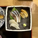 8 base - 八戸港 浜定食 ¥1,400 の刺身3点盛り