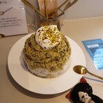 Bonnel Cafe nook - ピスタチオホワイトチョコケーキ1,750円