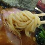 大輝家直系家系ラーメン 大金家 - 某有名製麺所7分油で