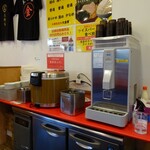 大輝家直系家系ラーメン 大金家 - 税込み100円で食べ放題ライスバーコーナー