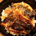 山翠 - 皮がカリッと焼かれているけれど
身はあまり焼かれていなくて
ジュクジュクッとした水っぽい食感で
口の中でボロボロと崩れていく感じ

ホンワリは通り越している