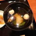 山翠 - ◯肝のお吸い物
三つ葉と山椒❔の味わいが強くて
出汁感はあるのだろうが、よく分からない

肝は焼いてあるのでこれは有り難い

◯奈良漬