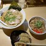 製麺食堂 あぶみ - Bセット チャーメシ(大盛り変更) 餃子
