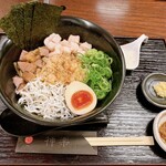 神楽 海老で鯛を釣る麺堂 - 