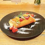 ビストロカフェ レディース&ジェントルメン - チーズロールスフレ〜はちみつとフルーツ添え〜