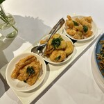 Plataran Dharmawangsa - ①三種のフリット(カボチャ・きゅうり・シメジ)カレーリーフ776円