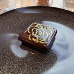 ベージュ アラン・デュカス 東京 - 