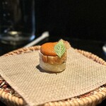 August - ⑤アヤムポップ(ライスケーキ、チキン、香草、チリクリーム)