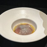 August - ⑧スモークフィッシュ、いくら、トマト、カラマンシーとブラックティーのジュレ