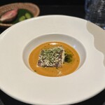 August - ⑫バラマンディ(インド洋の白身魚)、ビリンビ(熱帯雨林の酸味が強い果実)、ジンジャーフラワー(生姜の花)、レモングラスと魚の出汁ソース