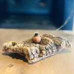 レストラン ウオゼン - 【アミューズ】
      ④ ジビエ（熊、鹿、猪、鴨etc…）ドッグ、黒大蒜の発酵ソースのせ