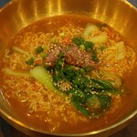 串焼 豊盛園 - 牛肉ラーメン (税込)680円 ※拡大 (2024.05.03)