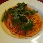 ペッシェヴィーノ - 大葉入りトマトソース