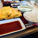 八幡食堂 - 三段積みの玉子焼きと、醤油の海 (笑)