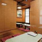 船場 - 2階の大広間は仕切ることができます。
