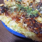 百円屋 - 豚玉断面図。「フワサックリ。」昔ながらの味で美味い。