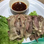 中国西北料理 大新疆 - モンゴル人店長から「オイシイデスヨ!」とサーブされた白切羊肉（ゆでラム肉）、たしかにおいしい