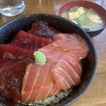 Maguroya - 特上と赤身の2色丼2200円