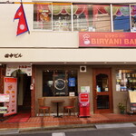 BIRYANI BAR TULSHI - お店は”戸塚小学校”の目の前の通りの２階です。