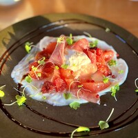 レストラン ラ・マーレ - ブッラータチーズと柑橘類と生ハムサラダ