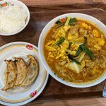 餃子の王将 池袋東口店 - 豚辛ラーメンカレー醬味 生姜餃子セット