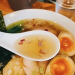麺屋 いえろう - 無化調の名古屋コーチンと魚介のWスープは、澄んでます