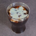 麻布十番庵 - コーヒーのほろ苦さにコーヒーミルクがやんわりと丸みを与え、暑い日にぴったりの一品。砂糖による甘さはほとんど感じないくらい。飽きのこない美味しさだ。
