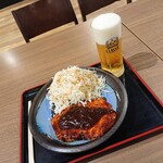 お肉屋さんの定食と丼 岩井畜産 - ポークチャップ、生ビール