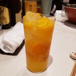 田中圭英 - 妹の果実入り炭酸水。オレンジ1個をカット。