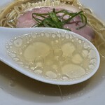らぁ麺 齋藤 - カキの風味がほんのり香る美味しいスープ