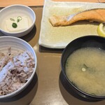 やよい軒 - 銀鮭の焼魚定食(もち麦ごはん)980円