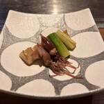 くずし鉄板 あばぐら - ⚪︎箸休め：兵庫県浜坂漁港直送 蛍烏賊 
      　　　　　　　佐賀県産 アスパラガス静岡県産筍
      　蛍烏賊は、通常運転。筍は出汁が良いが、やや成長したものを使用（渋みはない）。
      　アスパラが旨い‼️